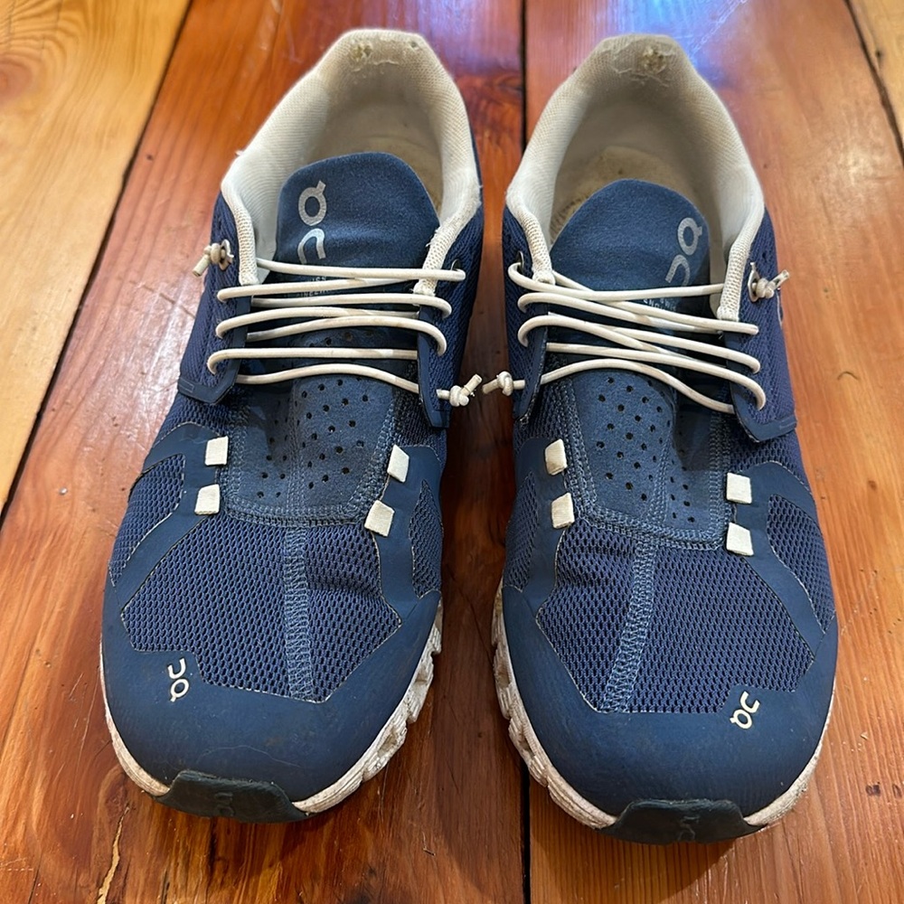 On Cloud Women size 10